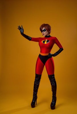 卡琳卡福克斯 – Elastigirl