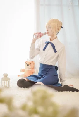 《Fate/Zero》Saber常服Cosplay【CN：洛塵塵醬】 (8 相片)