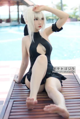 馬鈴薯哥吉拉 – Saber Alter 泳裝