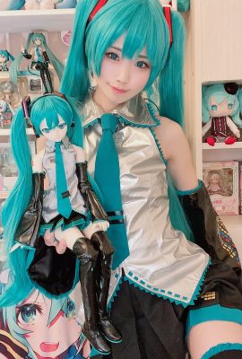 【倉坂Kururu】初音未來cosplay自拍寫真