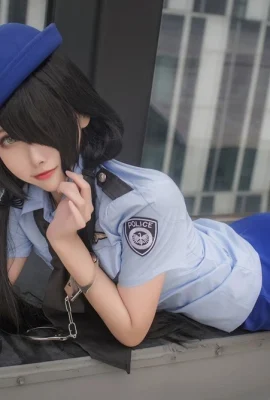 葵桃子 – 時崎狂三警察制服