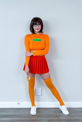 (TeamSkeet) 瑞莎梅 (Rissa May) 的《胸部線索》(Scooby-Doo)