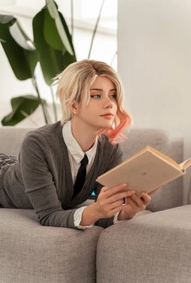 Anastasia komori -Gwen