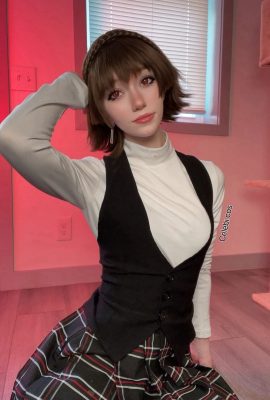 Celebi Cosplay  –  Makoto